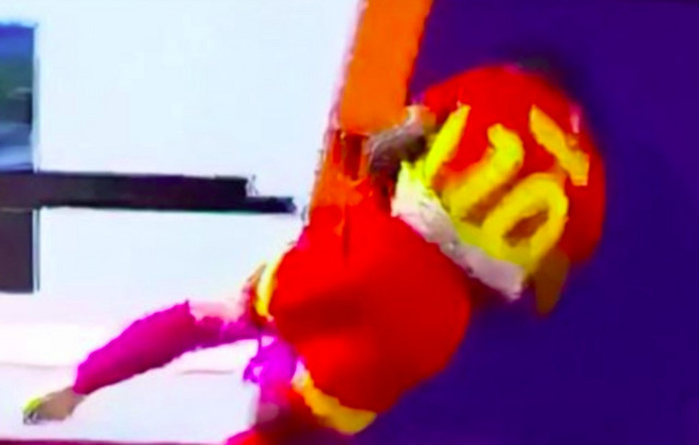 Κίνα:-Ποδοσφαιριστής-έσπασε-τον-λαιμό-του-πέφτοντας-στη-διαφημιστική-πινακίδα