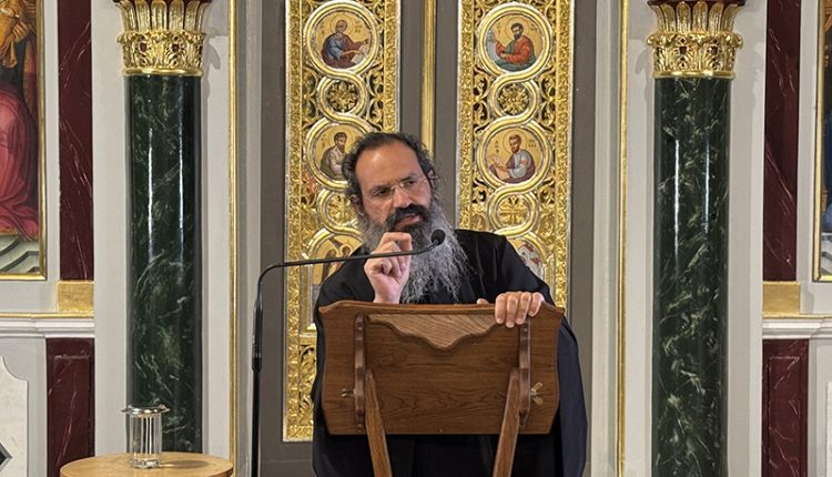 π.-Σπυρίδων-Βασιλάκος:-«Θεία-Λειτουργία,-δρόμος-για-την-Ανάσταση»