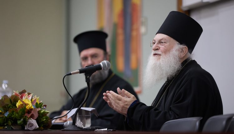 «Βιώνοντας-τον-Χριστόν»:-Ομιλία-Γέροντος-Εφραίμ-Βατοπαιδινού-στη-Θεολογική-Σχολή-ΑΠΘ.