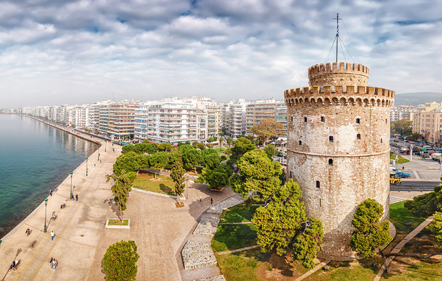 Πόλος-έλξης-η-Θεσσαλονίκη-για-το-τριήμερο-της-28ης-Οκτωβρίου-–-Ξεκινά-ο-χριστουγεννιάτικος-στολισμός