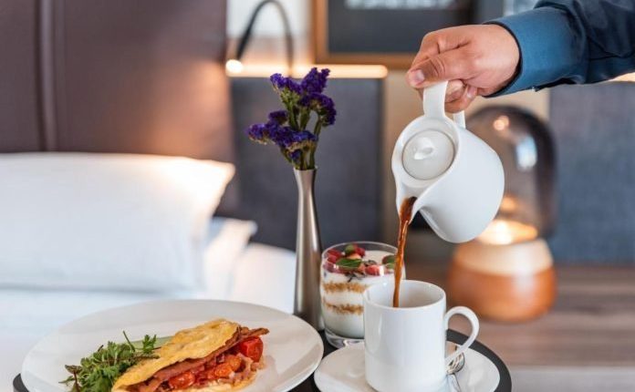 Ποιοι-Ασιάτες-τουρίστες-επιλέγουν-διαμονή-με-δωρεάν-πρωινό