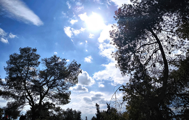 Καιρός:-Υψηλές-οι-θερμοκρασίες-το-Σαββατοκύριακο-πριν-έρθει-η-νέα-κακοκαιρία-–-Πότε-αλλάζει-το-σκηνικό