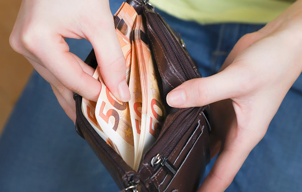 Οι-Έλληνες-παραμένουν-«δεμένοι»-με-τις-καταθέσεις