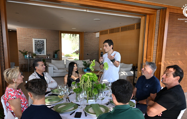 Γιαννακόπουλος-στους-παίκτες-του-Παναθηναϊκού:-Εκεί-είναι-το-τραπεζάκι-που-θα-βρίσκονται-τα-3-τρόπαια-στο-τέλος-της-σεζόν