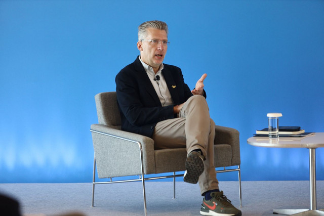 Η-συγκινητική-αναφορά-του-Άκη-Σκέρτσου-στο-συνέδριο-αυτισμού:-Άκουσα-τη-χαρά-και-το-δάκρυ-–-Να-πάψουν-να-είναι-αόρατοι