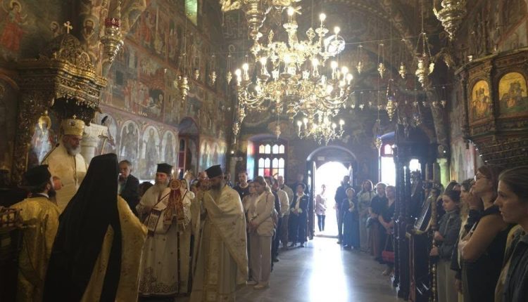 Ο-Μητροπολίτης-Χρυσόστομος-στην-Ιερά-Μονή-Πανορμίτου-Σύμης