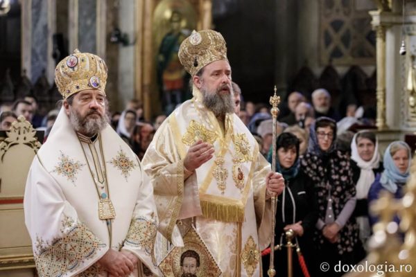 Ο-Μητροπολίτης-Θεσσαλονίκης-προεξήρχε-στην-Θεία-Λειτουργία-στον-Καθεδρικό-Ιερό-Ναό-Ιασίου-(ΒΙΝΤΕΟ)