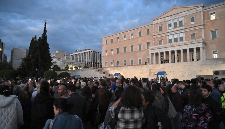 Μνημείο-Αγνώστου-Στρατιώτη:-Στο-Άμυνας-η-προστασία