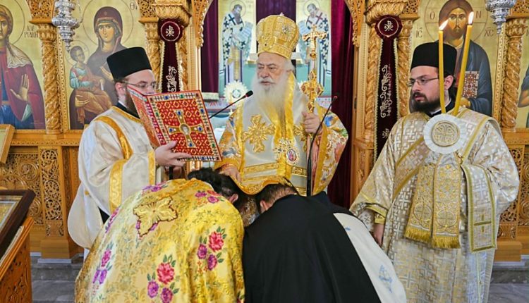 Ο-Μητροπολίτης-Βεροίας-λειτούργησε-και-χειροθέτησε-Πνευματικούς-στην-ΙΜ.-Αγίας-Κυριακής-Λουτρού-Ημαθίας