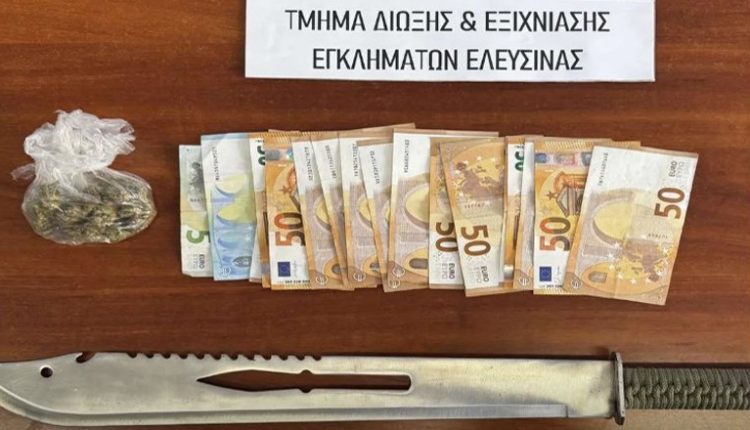 Συνελήφθησαν-δύο-νεαροί-στην-Ελευσίνα-–-Είχαν-στην-κατοχή-τους-ματσέτα