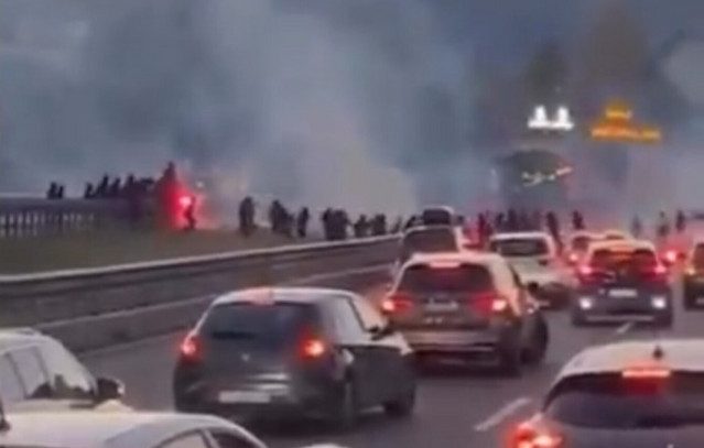 Χάος-στην-Ιταλία:-Ξύλο-μεταξύ-οπαδών-στην-εθνική-οδό,-διακόπηκε-η-κυκλοφορία