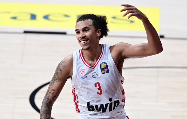 Γουόρντ:-Όλοι-όσοι-παίζουν-μπάσκετ-γνωρίζουν-τη-Θύρα-7