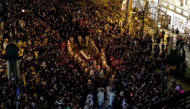 Η-λιτανεία-της-Αγίας-Παρασκευής-της-Επιβατινής-στο-Ιάσιο-της-Ρουμανίας-(ΦΩΤΟ&ΒΙΝΤΕΟ)