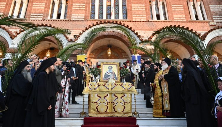 Πάνδημη-υποδοχή-Τιμίας-Κάρας-Αγίου-Γρηγορίου-του-Θεολόγου-στον-Άγιο-Δημήτριο-Αττικής-(ΒΙΝΤΕΟ)