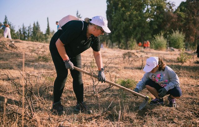 Η-ομάδα-της-nova-πραγματοποίησε-νέα-περιβαλλοντική-εθελοντική-δράση-στην-Ιερά-Μονή-Πεντέλης