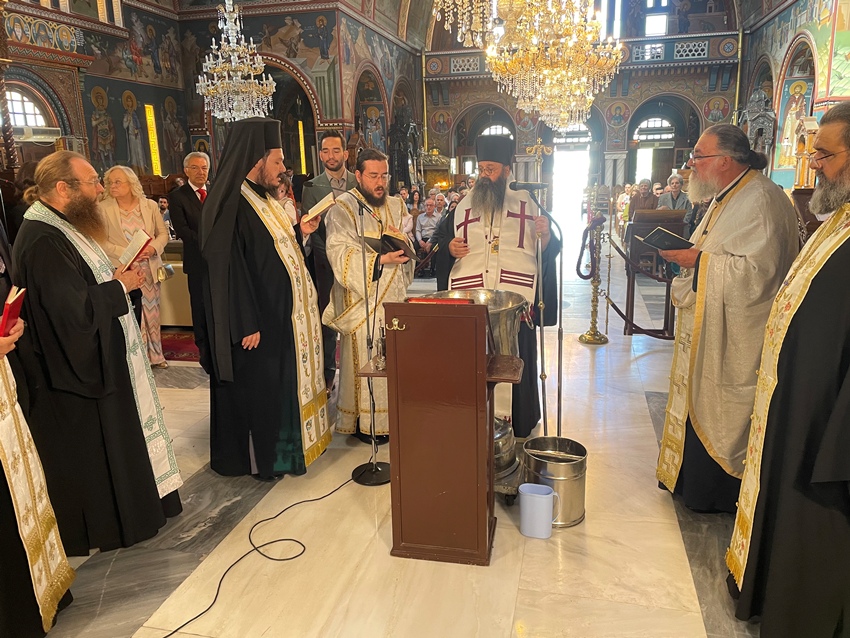 Αρχιερατική-Θεία-Λειτουργία-και-Βάπτισμα-από-τον-Επίσκοπο-Κεγχρεών-στην-Κόρινθο