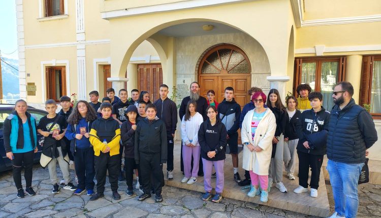 Επίσκεψη-του-Γυμνασίου-Οινόης-στην-Ιερά-Μητρόπολη-Καστορίας