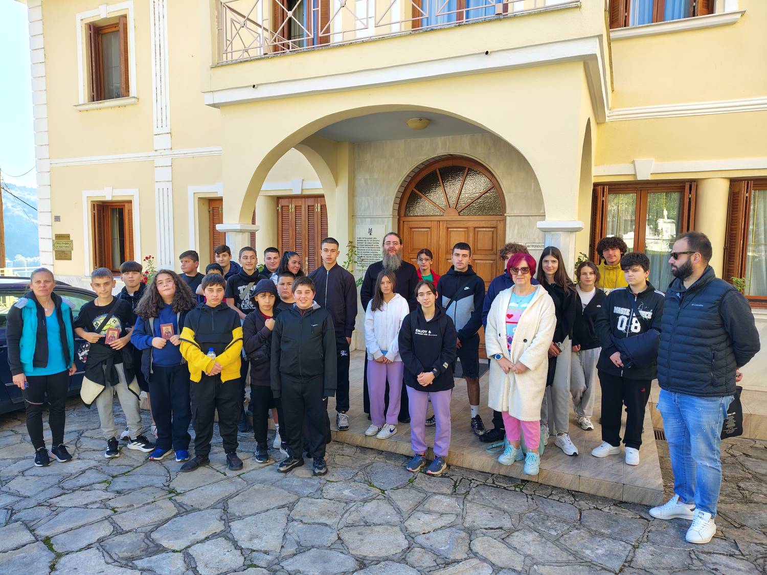 Επίσκεψη-του-Γυμνασίου-Οινόης-στην-Ιερά-Μητρόπολη-Καστορίας