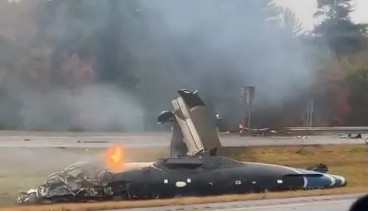 Μικρό-αεροπλάνο-συνετρίβη-σε-αυτοκινητόδρομο-της-Μασαχουσέτης