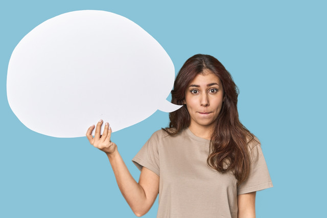 Γιατί-μένουμε-σιωπηλοί-σε-άβολες-καταστάσεις