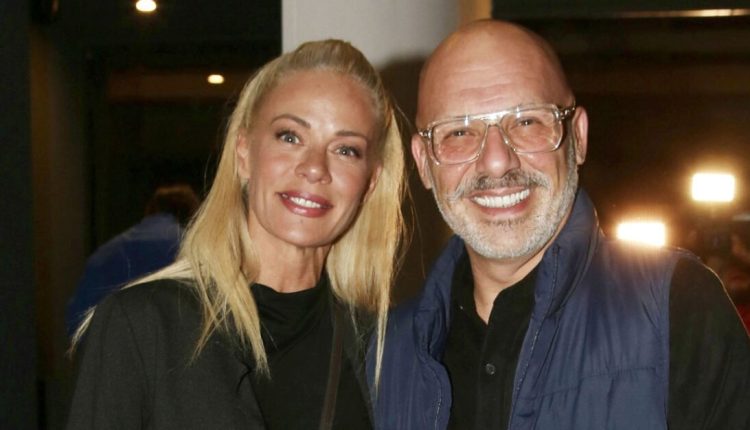 Ο-Νίκος-Μουτσινάς-&-η-Ζέτα-Μακρυπούλια-στην-πρεμιέρα-της-Ματίνας-Νικολάου