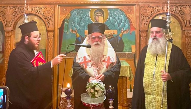 Ο-Δημητριάδος-Ιγνάτιος-στον-Αγιασμό-Ενάρξεως-της-Σύναξης-Μελέτης-Αγίας-Γραφής-στη-Γλυκοφιλούσα