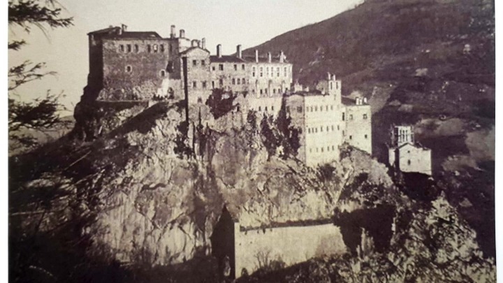 Τα-κειμήλια-της-Ιεράς-Πατριαρχικής-και-Σταυροπηγιακής-Μονής-Αγίου-Γεωργίου-Περιστερεώτα-σ’-έναν-τόμο