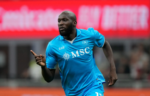 Οικογενειακός-εκβιασμός-πίσω-από-την-κηδεία-του-πατέρα-του-Λουκάκου-–-Το-ξέσπασμα-του-Βέλγου-σταρ