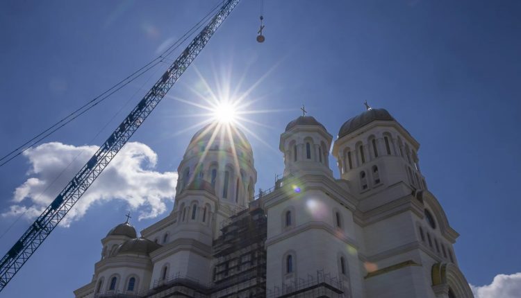 Οι-σημαντικότερες-στιγμές-κατά-την-πορεία-ανέγερσης-του-Εθνικού-Καθεδρικού-Ναού-στο-Βουκουρέστι