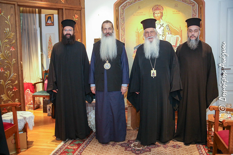 Ο-Μητροπολίτης-Θηβών-ευχήθηκε-στον-Φθιώτιδος-Συμεών-για-τα-Ονομαστήριά-του