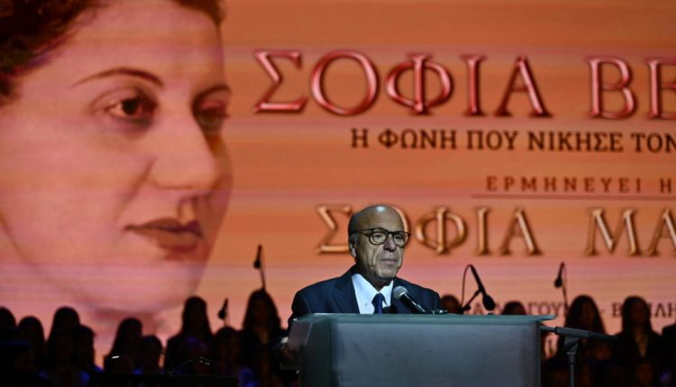 Χαιρετισμός-Προέδρου-του-Ινστιτούτου-«Άγιος-Μάξιμος-ο-Γραικός»-στην-παράσταση-«Σοφία-Βέμπο»