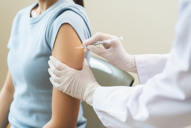 Εμβόλιο-γρίπης:-Τι-να-φάτε-πριν-και-μετά-για-να-αποφύγετε-τις-παρενέργειες
