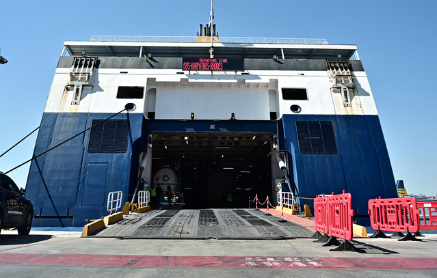Τραυματισμός-ναυτικού-κατά-τη-διαδικασία-απεμπλοκής-κάβου-στο-«blue-star-Μύκονος»