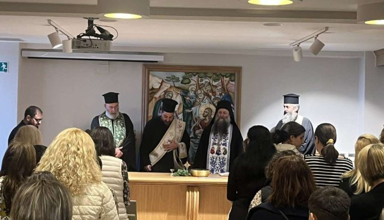 Αγιασμός στις-Σχολές-Αγιογραφίας-και-Ψηφιδωτού-της-Ιεράς-Μητρόπολης-Ρεθύμνης