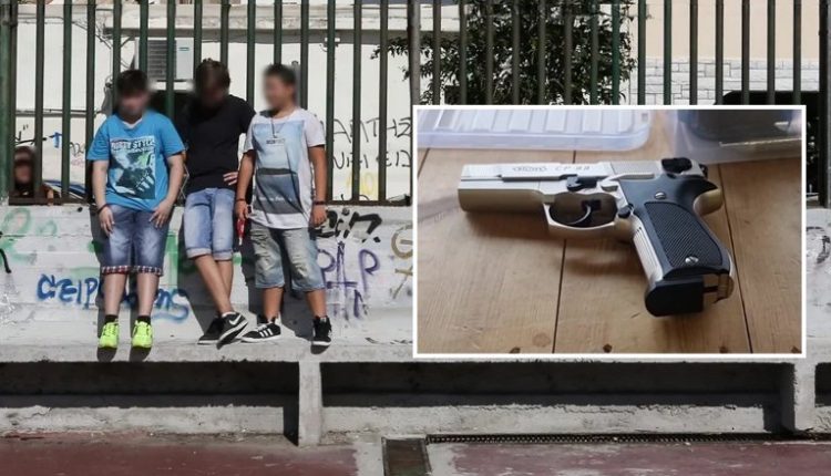 Μαθητές-πιάστηκαν-«στα-πράσα»-να-παζαρεύουν-όπλο