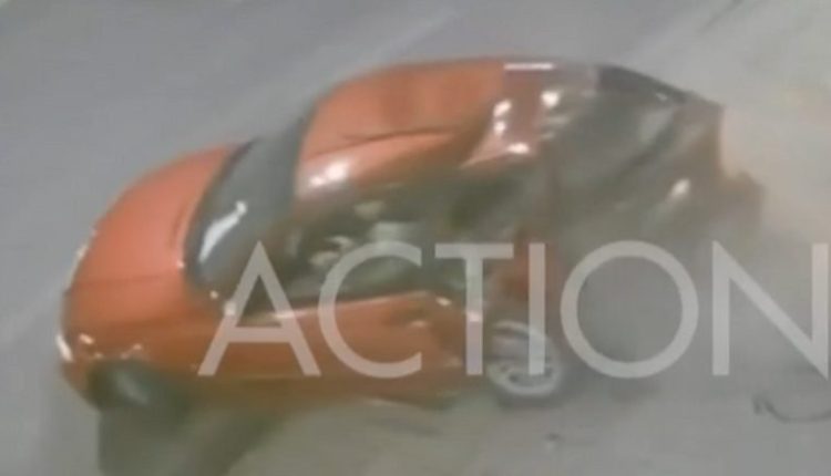 Καρφώθηκε-με-το-αυτοκίνητο-σε-τζαμαρία-των-ΕΛΤΑ.