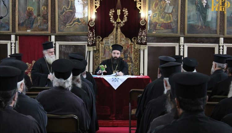 Ο-π.-Νεκτάριος-Δαρδανός-ομιλητής-σε-Ιερατική-Σύναξη-της-Μητροπόλεως-Άρτης