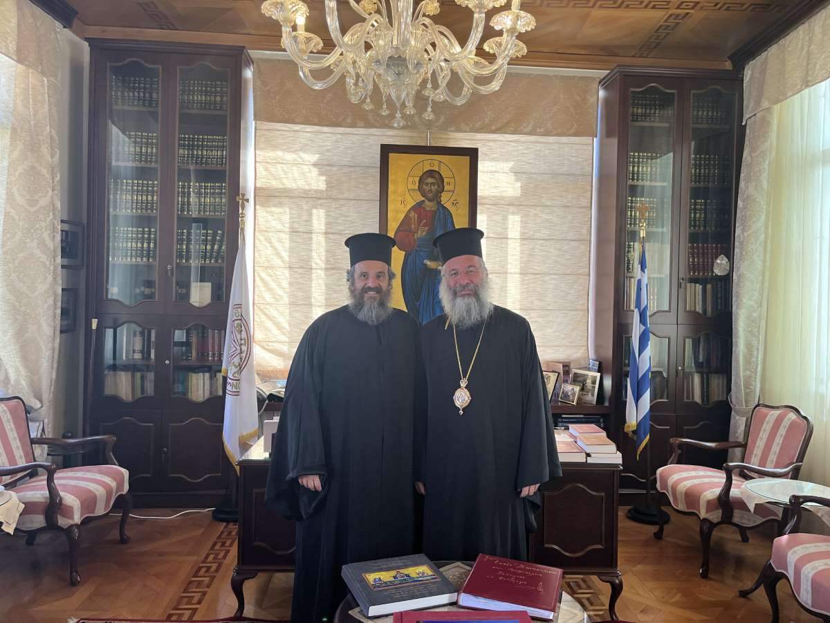 Ο-εψηφισμένος-Επίσκοπος-Μαζούνγκας-Νήφων-στον-Μητροπολίτη-Ρεθύμνης