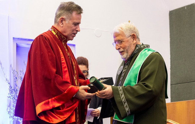 Το-ΔΙΠΑΕ-τιμά-τον-Πρόεδρο-του-Ομίλου-Ιατρικού-Αθηνών,-Δρ-Γεώργιο-Β.-Αποστολόπουλο