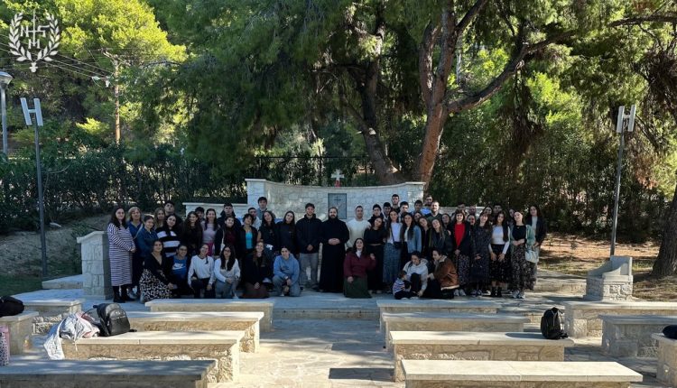 Συγκομιδή-ελιάς-στην-κατασκήνωση-“Ο-ΚΑΛΟΣ-ΠΟΙΜΗΝ”-της-Μητρόπολης-Νεαπόλεως