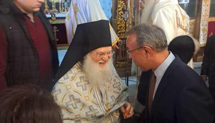 Ο-Βουλευτής-Χρήστος-Σταϊκούρας-στην-Θεία-Λειτουργία-ενώπιον-της-Εικόνας-Παναγίας-Παντανάσσης-στη-Μαλεσίνα