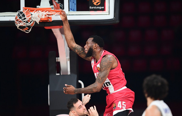 Ολυμπιακός:-Το-εντυπωσιακό-κάρφωμα-του-Χολ-στο-Νο1-του-top-10-της-euroleague-για-την-4η-αγωνιστική