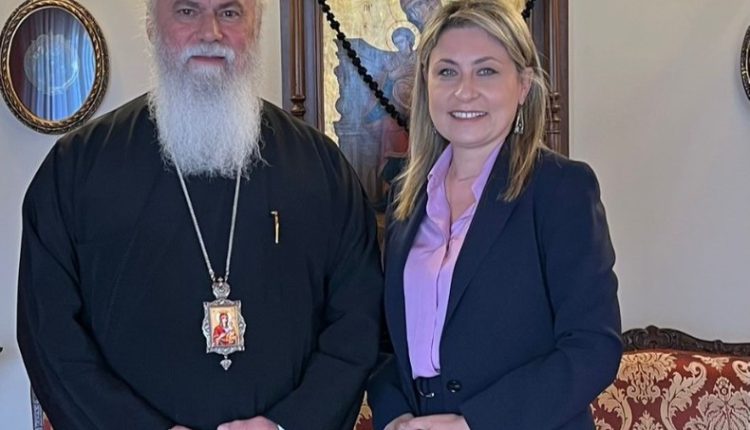 Συνάντηση-Μητροπολίτη-Καλαβρύτων-με-τη-Βουλευτή-Αχαΐας-Χριστίνα-Αλεξοπούλου