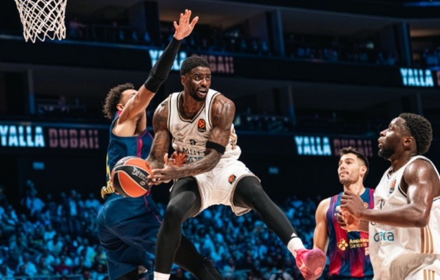 euroleague:-Μεγάλη-νίκη-της-Ντουμπάι-bc-επί-της-Μπαρτσελόνα-με-κορυφαίο-τον-Πετρούσεφ