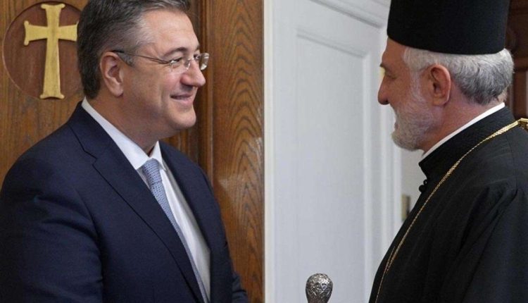 Ο-Ευρωπαίος-Επίτροπος-Απόστολος-Τζιτζικώστας-στον-Αρχιεπίσκοπο-Αμερικής