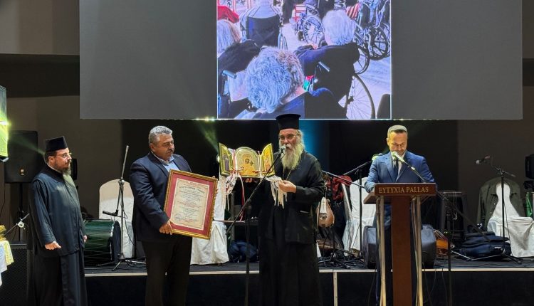 Χιλιάδες-αγκαλιές-αγάπης-υπέρ-του-Αννουσάκειου