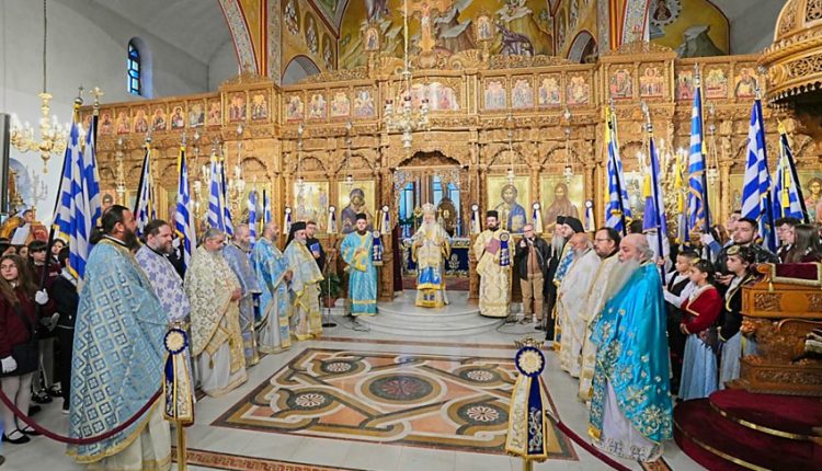 tα-Ελευθέρια-της-ηρωϊκής-πόλεως-Ναούσης