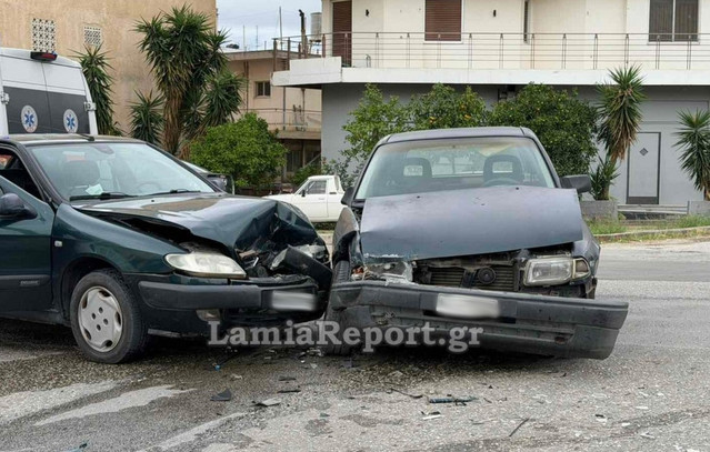 Τροχαίο-σε-διασταύρωση-στη-Λαμία-–-Δύο-άτομα-στο-νοσοκομείο