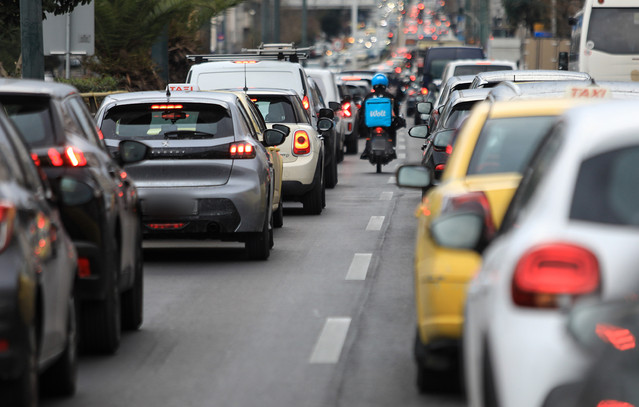 Κίνηση-τώρα:-Καθυστερήσεις-άνω-των-30-λεπτών-στην-Αττική-Οδό-–-Προβλήματα-στον-Κηφισό-και-το-κέντρο-της-Αθήνας