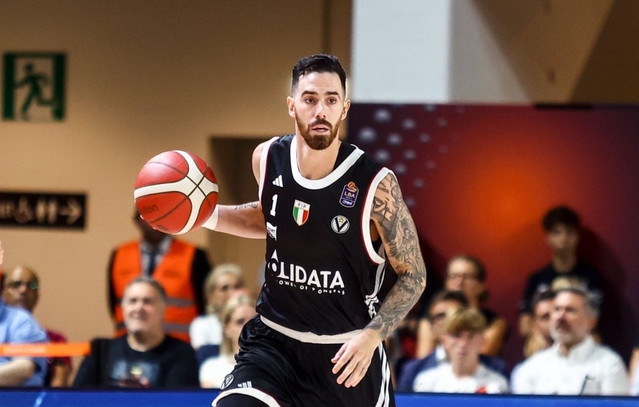 «Ο-Βιλντόζα-με-έπιασε-από-τον-λαιμό,-η-σύζυγός-του-μου-τράβηξε-τα-μαλλιά»-–-Τι-κατέθεσε-η-διασώστης-που-δέχθηκε-επίθεση